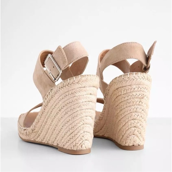 🔵”NWOT” Super Chic Tan Suede Wedge Sandals - Picture 8 of 12